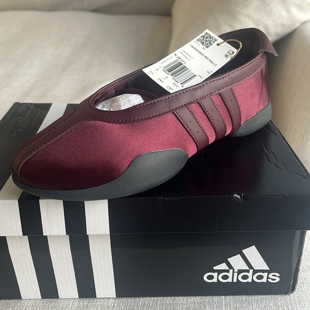 Adidas Taekwondo Mei in Maroon/Burgundy